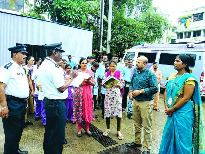 Lessons to come out from hospital in emergencies | आपात्कालीन परिस्थितीत हॉस्पिटलबाहेर पडण्याचे धडे