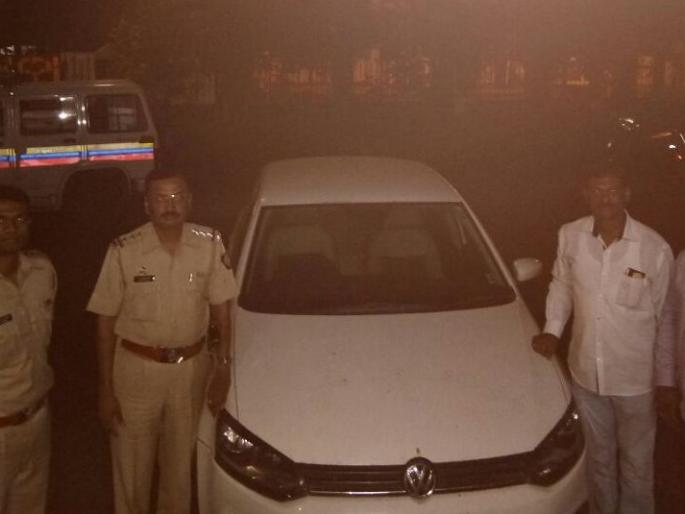 The driver beat the traffic police | चालकाकडून वाहतूक पोलिसांना मारहाण The driver beat the traffic police | चालकाकडून वाहतूक पोलिसांना मारहाण