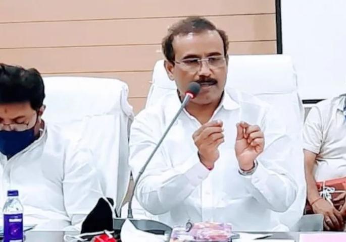 Order to purchase 18 lakh doses for vaccination for 18 to 44 year olds - caps | १८ ते ४४ वयोगटाच्या लसीकरणासाठी १८ लाख डोस खरेदीचे आदेश - टोपे Order to purchase 18 lakh doses for vaccination for 18 to 44 year olds - caps | १८ ते ४४ वयोगटाच्या लसीकरणासाठी १८ लाख डोस खरेदीचे आदेश - टोपे