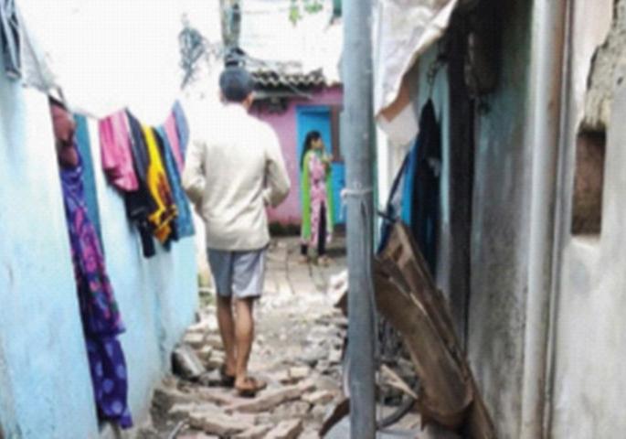 Slums on the wind in the Corona period! | कोरोनाकाळात झोपडपट्ट्या वाऱ्यावर !