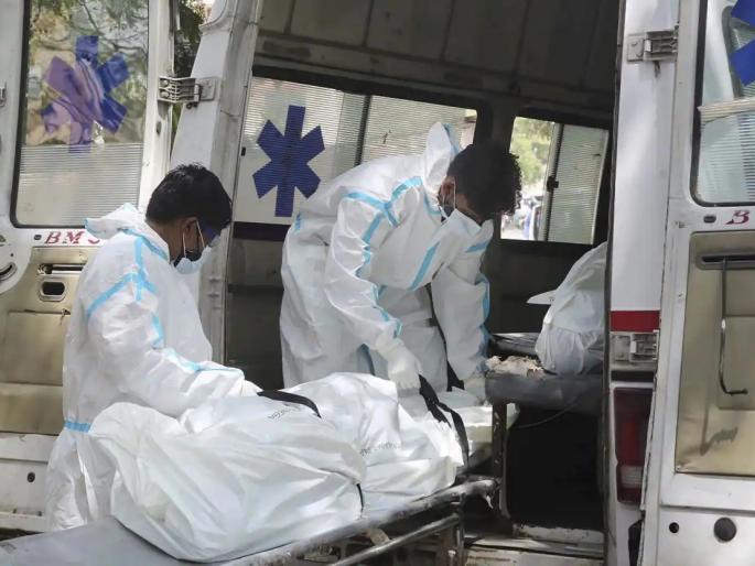 Demand for Rs 4,000 for wrapping bodies | धक्कादायक ! मृतदेह गुंडाळण्यासाठी ४ हजारांची मागणी Demand for Rs 4,000 for wrapping bodies | धक्कादायक ! मृतदेह गुंडाळण्यासाठी ४ हजारांची मागणी