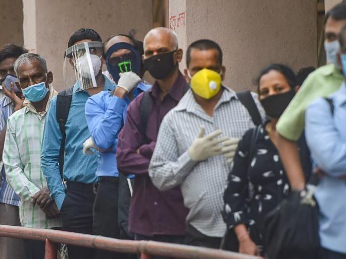 Decrease in corona tests in Mumbai in a month | मुंबईत महिनाभरात कोरोना चाचण्यांत घट Decrease in corona tests in Mumbai in a month | मुंबईत महिनाभरात कोरोना चाचण्यांत घट