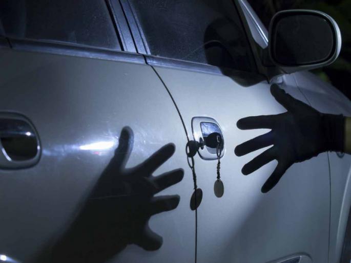 ... when a stolen luxury car thief puts it back in place! Amazing events in Pune | ...जेव्हा चोरलेली आलिशान कार चोरटा पुन्हा जागेवर आणून ठेवतो! पुण्यातील आश्चर्यकारक घटना ... when a stolen luxury car thief puts it back in place! Amazing events in Pune | ...जेव्हा चोरलेली आलिशान कार चोरटा पुन्हा जागेवर आणून ठेवतो! पुण्यातील आश्चर्यकारक घटना