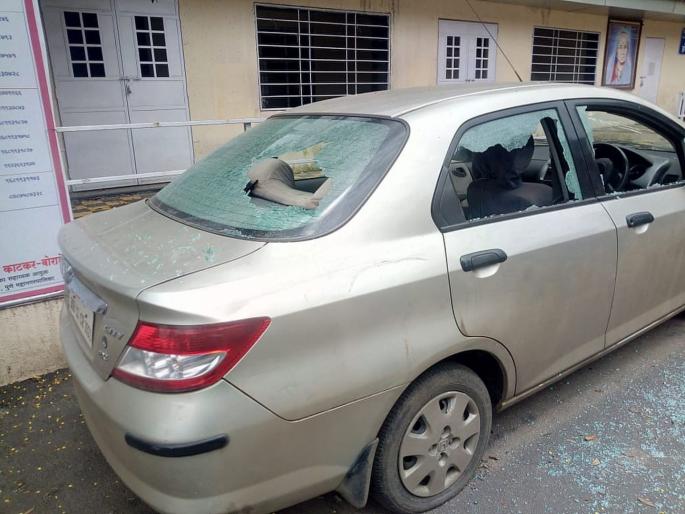 vehicles vandalized in punes vadgaon budruk | वाहनांची तोडफोड करून दहशत माजवण्याचा प्रयत्न vehicles vandalized in punes vadgaon budruk | वाहनांची तोडफोड करून दहशत माजवण्याचा प्रयत्न