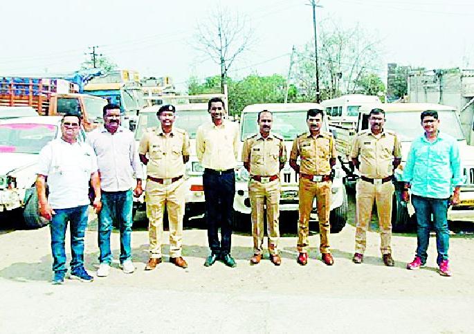 amravati gang arrested for theft of eight auto dealing vehicles | ऑटो डीलिंगच्या आठ वाहनांची चोरी; चोरट्यांची ही टोळी अशी अडकली जाळ्यात amravati gang arrested for theft of eight auto dealing vehicles | ऑटो डीलिंगच्या आठ वाहनांची चोरी; चोरट्यांची ही टोळी अशी अडकली जाळ्यात