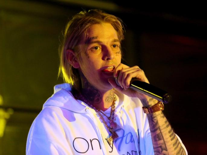 34-year-old-american-singer-commits-suicide | ३४ वर्षांच्या गायकाची आत्महत्या, बाथरुममध्ये आढळला मृतदेह 34-year-old-american-singer-commits-suicide | ३४ वर्षांच्या गायकाची आत्महत्या, बाथरुममध्ये आढळला मृतदेह