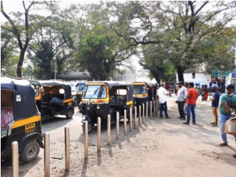 In Panvel area, bus fare is Rs 11, while rickshaw pullers charge Rs 50 | पनवेल परिसरात बसचे भाडे 11 रुपये, तर रिक्षावाले आकारतात 50 रुपये In Panvel area, bus fare is Rs 11, while rickshaw pullers charge Rs 50 | पनवेल परिसरात बसचे भाडे 11 रुपये, तर रिक्षावाले आकारतात 50 रुपये