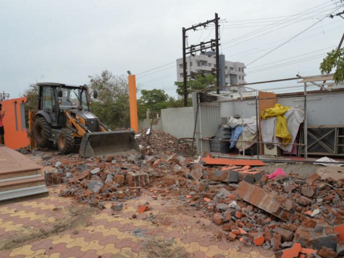 Notices issued for municipal corporation action, non-regular construction work, illegal construction in Solapur | सोलापूरात बेकायदा बांधकाम पाडकाम सुरू, महानगरपालिकेची कारवाई, बांधकाम नियमित न करणाºयासाठी पाठविल्या नोटीसा