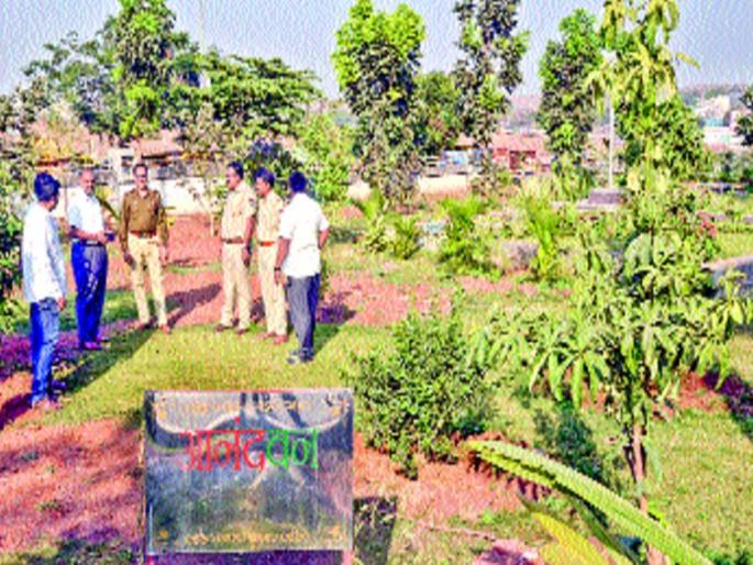 'Anand' in the Sub-Regional Office | उपप्रादेशिक कार्यालयात फुलवले ‘आनंद’वन 'Anand' in the Sub-Regional Office | उपप्रादेशिक कार्यालयात फुलवले ‘आनंद’वन