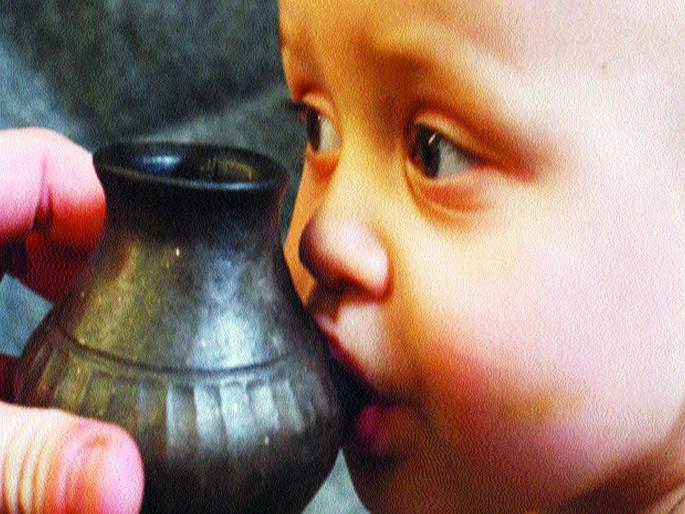 The method of breastfeeding from a bottle is from prehistoric times | बाटलीतून बालकांना दूध भरविण्याची पद्धत प्रागैतिहासिक काळापासून The method of breastfeeding from a bottle is from prehistoric times | बाटलीतून बालकांना दूध भरविण्याची पद्धत प्रागैतिहासिक काळापासून