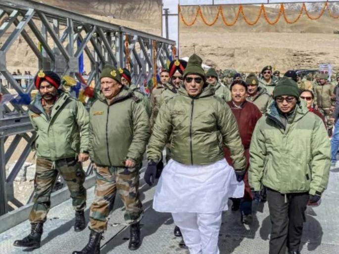 India's defense budget is smaller than China's, yet Rajnath Singh says 'thanks pm and fm' | चीनच्या तुलनेत भारताचं संरक्षण बजेट कमीच, तरीही राजनाथसिंह म्हणतात 'लय भारी' India's defense budget is smaller than China's, yet Rajnath Singh says 'thanks pm and fm' | चीनच्या तुलनेत भारताचं संरक्षण बजेट कमीच, तरीही राजनाथसिंह म्हणतात 'लय भारी'