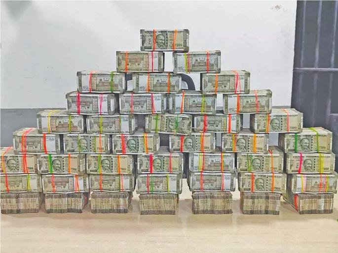 Free stuff, liquor, cash deluge in elections, election commission action; 1766 Crores instead seized | निवडणुकीत मोफत वस्तू, दारू, रोख रकमेचा महापूर, निवडणूक आयोगाची कारवाई; १७६६ कोटींचा ऐवज जप्त Free stuff, liquor, cash deluge in elections, election commission action; 1766 Crores instead seized | निवडणुकीत मोफत वस्तू, दारू, रोख रकमेचा महापूर, निवडणूक आयोगाची कारवाई; १७६६ कोटींचा ऐवज जप्त