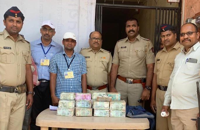 Shiroli SST team seized cash worth Rs 62.86 crores | शिरोली एसएसटी पथकाने  केली 62 लाख ६८ हजार ४४ रुपयांची रोकड जप्त  Shiroli SST team seized cash worth Rs 62.86 crores | शिरोली एसएसटी पथकाने  केली 62 लाख ६८ हजार ४४ रुपयांची रोकड जप्त
