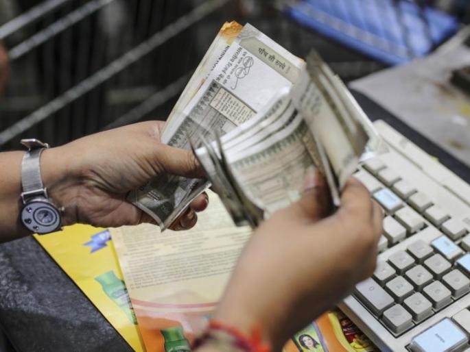One crore cash lenders in Solapur; Interest is charged from two to ten per cent | एक कोटी रोख देणारे सावकार सोलापुरात; दोनपासून दहा टक्क्यांपर्यंत लावले जाते व्याज One crore cash lenders in Solapur; Interest is charged from two to ten per cent | एक कोटी रोख देणारे सावकार सोलापुरात; दोनपासून दहा टक्क्यांपर्यंत लावले जाते व्याज