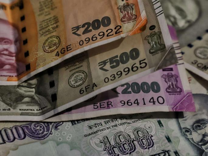 98 billionaires in india have as much wealth as 55 million poor people | अबब! देशातील ९८ अब्जाधीशांकडे ५५ काेटी गरिबांएवढी संपत्ती 98 billionaires in india have as much wealth as 55 million poor people | अबब! देशातील ९८ अब्जाधीशांकडे ५५ काेटी गरिबांएवढी संपत्ती