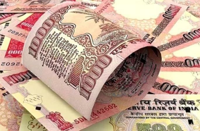 Discussion of old denominations of one hundred, ten, five; Are immediately brought into circulation in earnest | शंभर, दहा, पाचच्या जुन्या नोटाबंदीबाबत चर्चा; तातडीने चलनात आणल्या जातात जोमात Discussion of old denominations of one hundred, ten, five; Are immediately brought into circulation in earnest | शंभर, दहा, पाचच्या जुन्या नोटाबंदीबाबत चर्चा; तातडीने चलनात आणल्या जातात जोमात