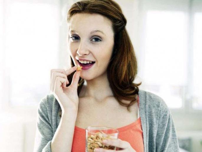 cashew a day is extremely beneficial for health skin and hair | उन्हाळ्यात खा 'हा' सुकामेवा; त्वचा, केस आणि एकंदरीत संपूर्ण आरोग्यावर रामबाण cashew a day is extremely beneficial for health skin and hair | उन्हाळ्यात खा 'हा' सुकामेवा; त्वचा, केस आणि एकंदरीत संपूर्ण आरोग्यावर रामबाण