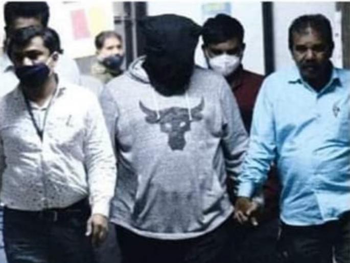 Scammer vishal phate in Big Bull's T-shirt surrender to police, official complaint of 81 people | 'बिगबुल'च्या टीशर्टमध्ये घोटाळेबाज पोलिसांना शरण, 81 जणांच्या अधिकृत तक्रारी  Scammer vishal phate in Big Bull's T-shirt surrender to police, official complaint of 81 people | 'बिगबुल'च्या टीशर्टमध्ये घोटाळेबाज पोलिसांना शरण, 81 जणांच्या अधिकृत तक्रारी