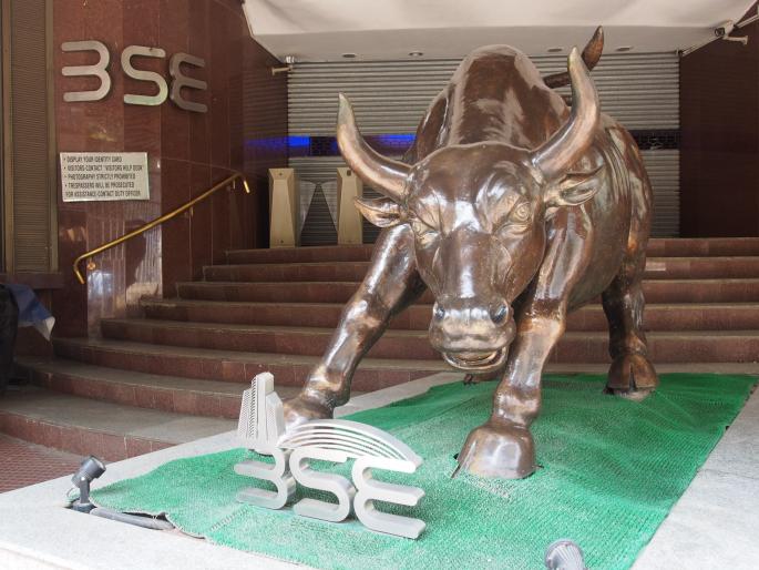 2.5 crore gangster arrested for showing extra lure in share market | जादा परताव्याचे आमिष दाखवून 2.5 कोटींचा गंडा, भामट्यास अटक 2.5 crore gangster arrested for showing extra lure in share market | जादा परताव्याचे आमिष दाखवून 2.5 कोटींचा गंडा, भामट्यास अटक