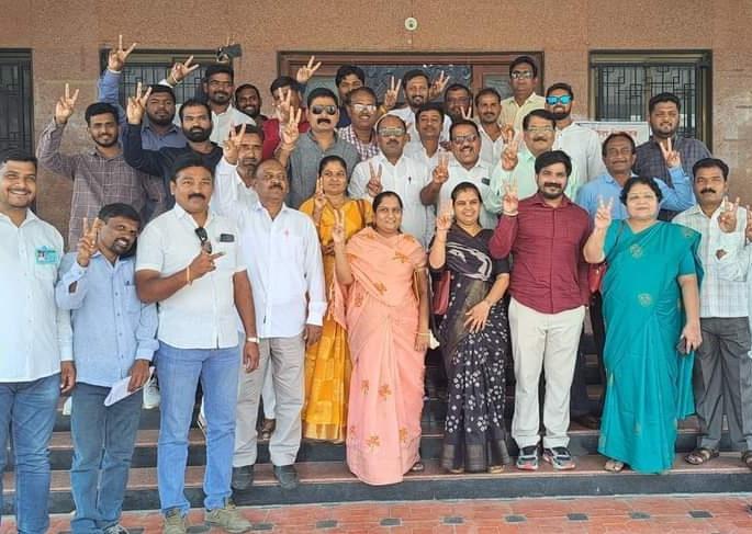 'Vanchit' wins in DPC election in Akola, only 1 seat for BJP and 3 for mahavikas aghadi | डीपीसी निवडणुकीत 'वंचित'ने मारली बाजी, भाजपला केवळ १ जागा 'Vanchit' wins in DPC election in Akola, only 1 seat for BJP and 3 for mahavikas aghadi | डीपीसी निवडणुकीत 'वंचित'ने मारली बाजी, भाजपला केवळ १ जागा