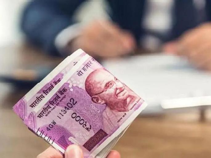 Whiskey pole taken to reduce taxes, ACB caught red handed | कर कमी करण्यासाठी घेतला व्हिस्कीचा खंबा, एसीबीने रंगेहाथ पकडले Whiskey pole taken to reduce taxes, ACB caught red handed | कर कमी करण्यासाठी घेतला व्हिस्कीचा खंबा, एसीबीने रंगेहाथ पकडले