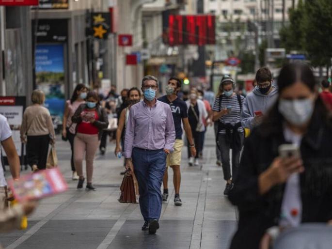 Europe: Public life will return to normal after corona | युरोप : जनजीवन रुळावर येणार, अनेक देशांमध्ये रुग्णसंख्या घटली Europe: Public life will return to normal after corona | युरोप : जनजीवन रुळावर येणार, अनेक देशांमध्ये रुग्णसंख्या घटली