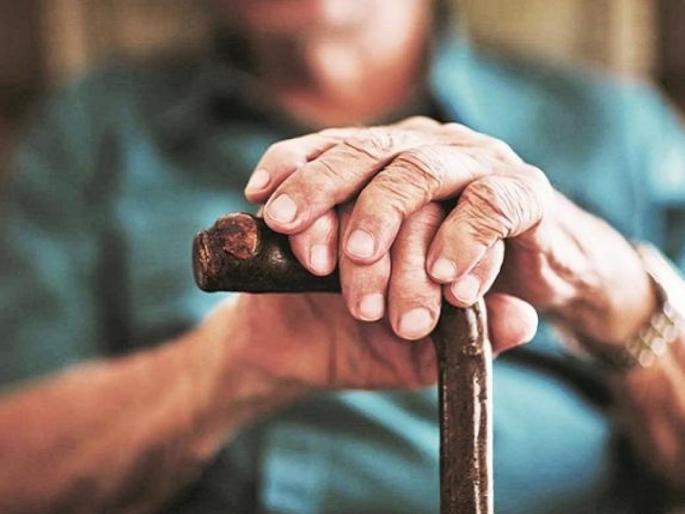 Corona to two and a half thousand people over a hundred years | शंभर वर्षांवरील अडीच हजार जणांना कोरोना Corona to two and a half thousand people over a hundred years | शंभर वर्षांवरील अडीच हजार जणांना कोरोना