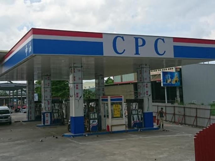 Petrol price hiked by Rs 20 in Sri Lanka, India seeks help by government of srilanka | श्रीलंकेत 20 रुपयांनी पेट्रोल महागलं, सरकारने भारताकडे मागितली मदत Petrol price hiked by Rs 20 in Sri Lanka, India seeks help by government of srilanka | श्रीलंकेत 20 रुपयांनी पेट्रोल महागलं, सरकारने भारताकडे मागितली मदत