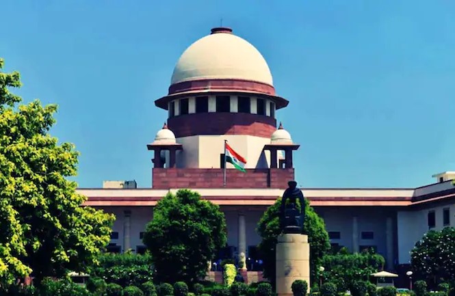 On the petition of inquiry in the phone tapping case pdc | फोन टॅपिंगप्रकरणी चौकशीच्या याचिकांवर सर्वोच्च सुनावणी On the petition of inquiry in the phone tapping case pdc | फोन टॅपिंगप्रकरणी चौकशीच्या याचिकांवर सर्वोच्च सुनावणी