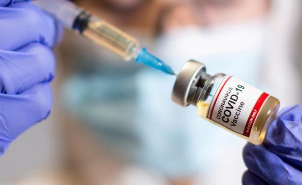 Elderly man dies at Nalasopara vaccination center | नालासोपाऱ्याच्या लसीकरण केंद्रात वयोवृद्ध नागरिकाचा मृत्यू
