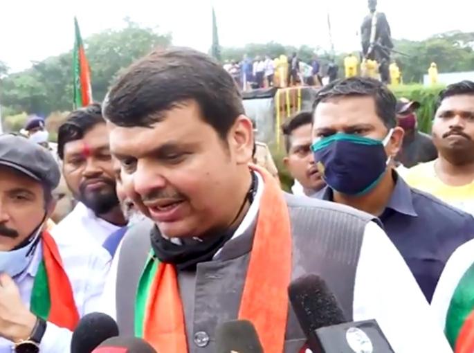 Tell us about theology, dry stone for them, Fadnavis's retaliation against the Chief Minister uddhav thackeray in jan ashirwad yatra mumbai narayan rane | आम्हाला सांगे ब्रह्मज्ञान अन् त्यांच्यासाठी कोरडे पाषाण, फडणवीसांचा मुख्यमंत्र्यांवर पलटवार Tell us about theology, dry stone for them, Fadnavis's retaliation against the Chief Minister uddhav thackeray in jan ashirwad yatra mumbai narayan rane | आम्हाला सांगे ब्रह्मज्ञान अन् त्यांच्यासाठी कोरडे पाषाण, फडणवीसांचा मुख्यमंत्र्यांवर पलटवार