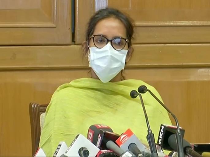 Education Minister Varsha Gaikwad has promised to take action against schools that keep them away from the right to education | शिक्षण हक्कापासून दूर ठेवणाऱ्या शाळांवर कारवाई करणार Education Minister Varsha Gaikwad has promised to take action against schools that keep them away from the right to education | शिक्षण हक्कापासून दूर ठेवणाऱ्या शाळांवर कारवाई करणार