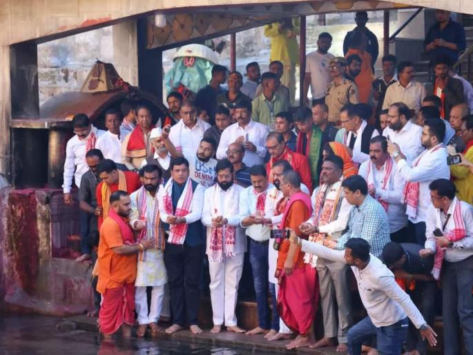 Guwahati tour of 11 people; MLA Bachu Kadu is bitter but involved | गुवाहाटी दौऱ्याला ११ जणांची दांडी; आमदार बच्चू कडू मात्र सहभागी Guwahati tour of 11 people; MLA Bachu Kadu is bitter but involved | गुवाहाटी दौऱ्याला ११ जणांची दांडी; आमदार बच्चू कडू मात्र सहभागी