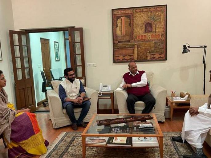 Outstanding Speech ... Amol Kolhe met Sharad Pawar, appreciated by Supriya Sule | Outstanding Speech... अमोल कोल्हेंनी घेतली पवारांची भेट, सुप्रिया सुळेंकडून कौतुक Outstanding Speech ... Amol Kolhe met Sharad Pawar, appreciated by Supriya Sule | Outstanding Speech... अमोल कोल्हेंनी घेतली पवारांची भेट, सुप्रिया सुळेंकडून कौतुक