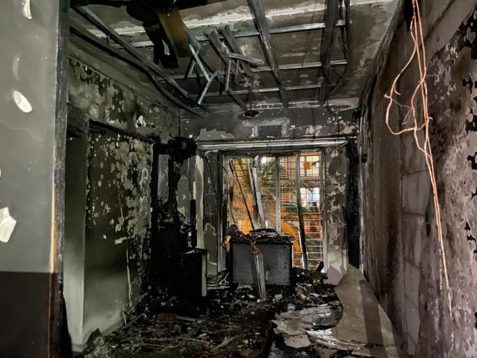 One and a half day Ganesha immersion went and here the house got burnt in navi mumbai kamothe | दीड दिवसाच्या गणपतीच्या विसर्जनास गेले अन् इकडे घर जळालं