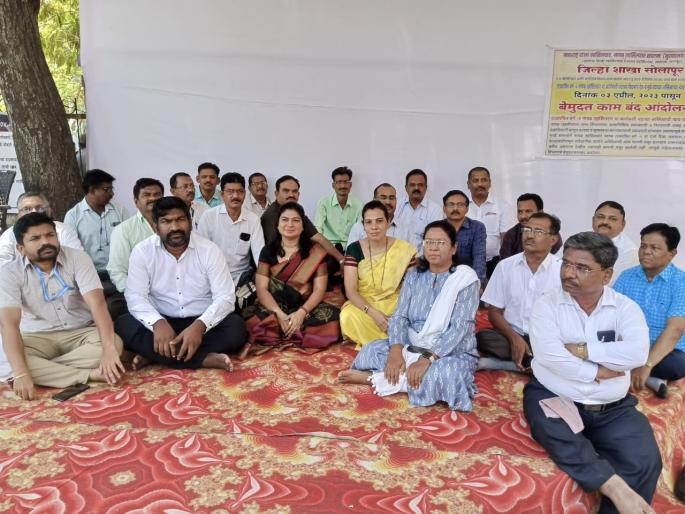 In the civic office, Tehsildar, Naib Tehsildar outside the gate! | नागरिक कार्यालयात, तहसिलदार-नायब तहसिलदार गेटच्या बाहेर! In the civic office, Tehsildar, Naib Tehsildar outside the gate! | नागरिक कार्यालयात, तहसिलदार-नायब तहसिलदार गेटच्या बाहेर!