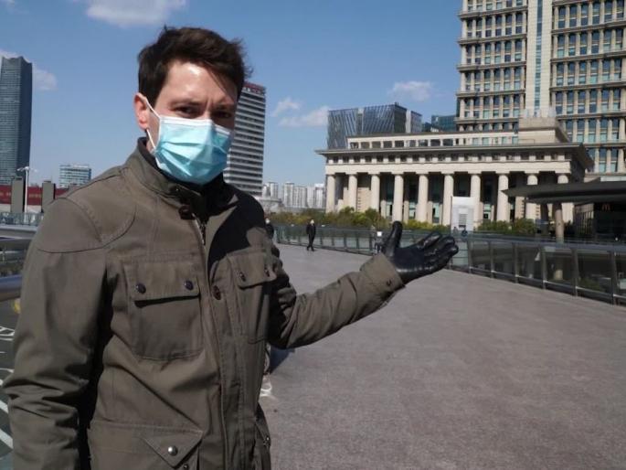 Corona's fear again; In Shanghai, people are not allowed to leave their homes | पुन्हा कोरोनाची भीती; शांघायमध्ये लाेकांना घराबाहेर पडण्यास मनाई Corona's fear again; In Shanghai, people are not allowed to leave their homes | पुन्हा कोरोनाची भीती; शांघायमध्ये लाेकांना घराबाहेर पडण्यास मनाई