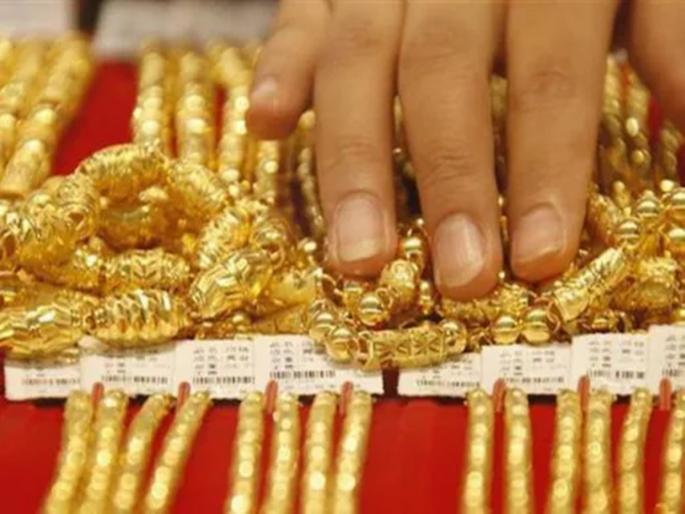 Old woman murdered for gold jewelry; The police took the father and daughter into custody | सोन्याच्या दागिन्यांसाठी वृद्ध महिलेचा खून; पोलिसांनी बाप-लेकास घेतलं ताब्यात Old woman murdered for gold jewelry; The police took the father and daughter into custody | सोन्याच्या दागिन्यांसाठी वृद्ध महिलेचा खून; पोलिसांनी बाप-लेकास घेतलं ताब्यात