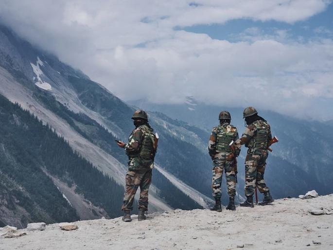 An additional 50,000 troops have been deployed along the Chinese border | चीनच्या सीमेवर तैनात केले अतिरिक्त ५० हजार सैनिक An additional 50,000 troops have been deployed along the Chinese border | चीनच्या सीमेवर तैनात केले अतिरिक्त ५० हजार सैनिक