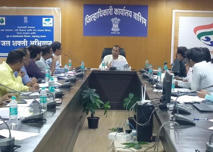 Banks should not mislead people seeking loans! collector on Bnak officer | बँकांनी कर्जाची मागणी करणाऱ्या व्यक्तींची दिशाभूल करु नये !