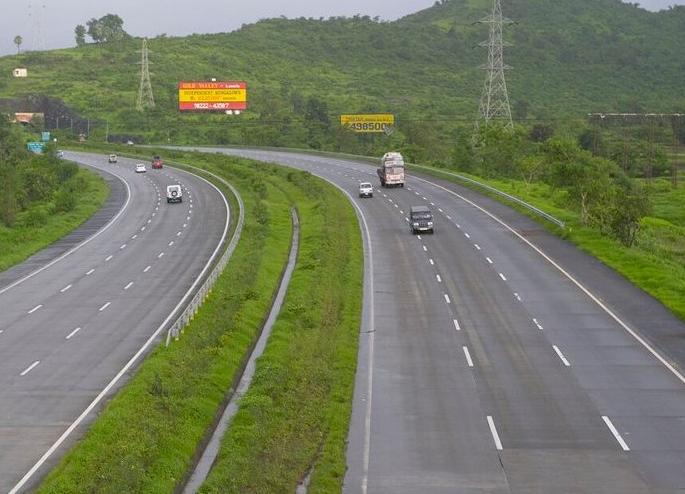 Repair potholes on Mumbai-Goa National Highway - High Court | मुंबई-गोवा राष्ट्रीय महामार्गावरील खड्ड्यांची दुरुस्ती करा - उच्च न्यायालय Repair potholes on Mumbai-Goa National Highway - High Court | मुंबई-गोवा राष्ट्रीय महामार्गावरील खड्ड्यांची दुरुस्ती करा - उच्च न्यायालय