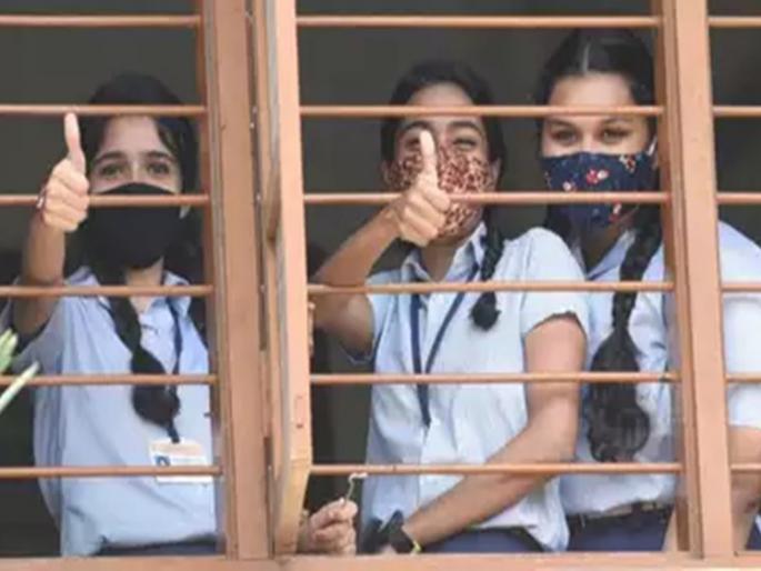 SSC Result: 100 percent marks for 957 students in X results; Results of 22,384 schools '100 per cent' | Maharashtra SSC Result 2021 : दहावीच्या निकालात ९५७ विद्यार्थ्यांना १०० टक्के मार्क; तब्बल २२,३८४ शाळांचा निकाल 'शत प्रतिशत'