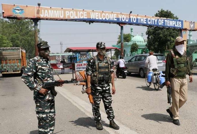 New fears of terrorist attacks by flying drones | ड्रोन उडवून दहशतवादी हल्ल्यांचे नवे भय New fears of terrorist attacks by flying drones | ड्रोन उडवून दहशतवादी हल्ल्यांचे नवे भय