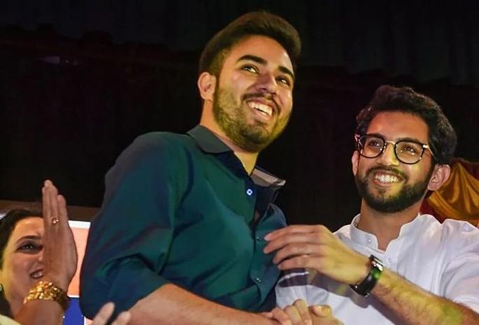 Shivsena : One wound, two pieces, will Tejas Uddhav Thackeray enter politics?, milind narvekar | Shivsena : एक घाव दोन तुकडे, लवकरच राजकारणात येणार तेजस उद्धव ठाकरे? Shivsena : One wound, two pieces, will Tejas Uddhav Thackeray enter politics?, milind narvekar | Shivsena : एक घाव दोन तुकडे, लवकरच राजकारणात येणार तेजस उद्धव ठाकरे?