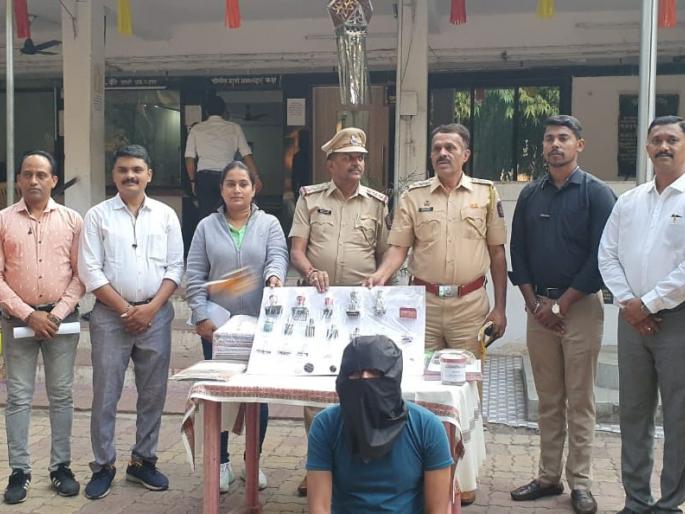 Gujarat accused arrested in Mumbai for cheating to fake document | बोगस कागदपत्राद्वारे फसवणूक करणाऱ्या गुजरातच्या आरोपीला मुंबईत अटक Gujarat accused arrested in Mumbai for cheating to fake document | बोगस कागदपत्राद्वारे फसवणूक करणाऱ्या गुजरातच्या आरोपीला मुंबईत अटक