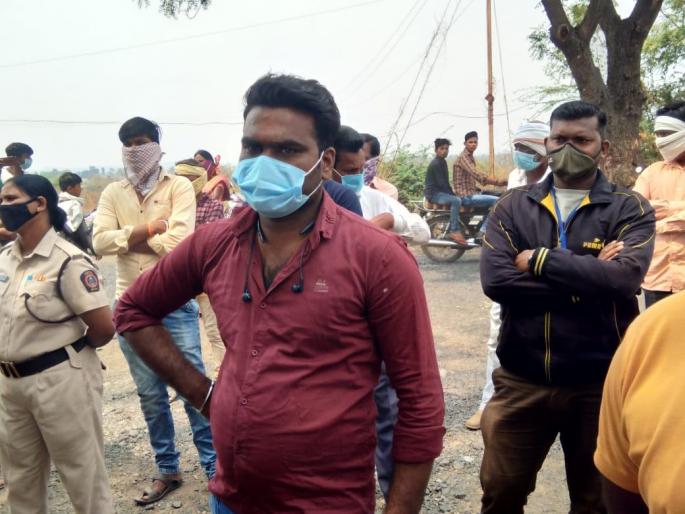 Teams arrived to evacuate the 15 victims, but tensions mounted as villagers protested | 15 कोरोनाग्रस्तांना नेण्यास पथक आलं, गावकऱ्यांनी विरोध केल्यानं तणाव 