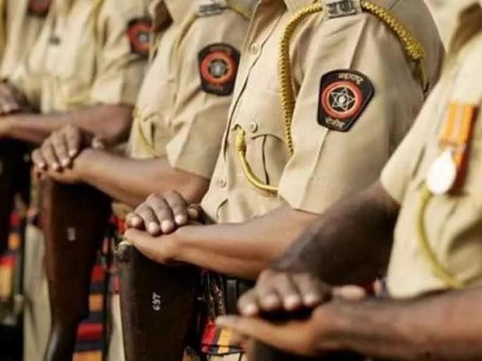 Bribes taken by 16 police in the district, corruption stains on khaki uniforms in beed | जिल्ह्यात 16 पोलिसांनी घेतली लाच, खाकी वर्दीवर भ्रष्टाचाराचा डाग Bribes taken by 16 police in the district, corruption stains on khaki uniforms in beed | जिल्ह्यात 16 पोलिसांनी घेतली लाच, खाकी वर्दीवर भ्रष्टाचाराचा डाग