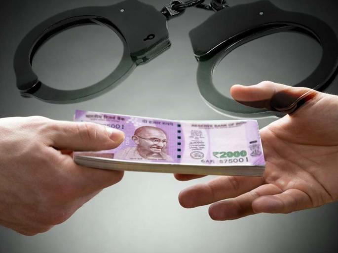 Extortion case against two including journalist; The officer lodged a police complaint | पत्रकारासह दोघांवर खंडणीचा गुन्हा; अधिकाऱ्यानेच दिली पोलिसांत फिर्याद Extortion case against two including journalist; The officer lodged a police complaint | पत्रकारासह दोघांवर खंडणीचा गुन्हा; अधिकाऱ्यानेच दिली पोलिसांत फिर्याद