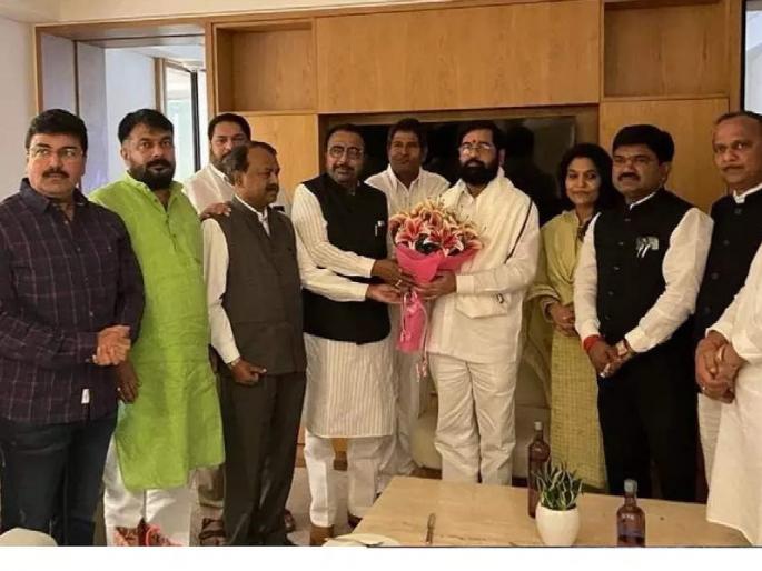 Shinde group MP's Prataprao Jadhav flip, my allegation is not against Uddhav Thackeray, but... | शिंदे गटाच्या खासदाराची पलटी, माझा आरोप उद्धव ठाकरेंवर नाही, तर... Shinde group MP's Prataprao Jadhav flip, my allegation is not against Uddhav Thackeray, but... | शिंदे गटाच्या खासदाराची पलटी, माझा आरोप उद्धव ठाकरेंवर नाही, तर...