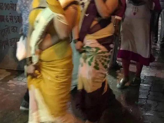 Raid on Kuntankhana by sending fake customers, two victims rescued in solapur | बनावट ग्राहक पाठवून कुंटणखाण्यावर धाड़, दोन पीडितांची सुटका Raid on Kuntankhana by sending fake customers, two victims rescued in solapur | बनावट ग्राहक पाठवून कुंटणखाण्यावर धाड़, दोन पीडितांची सुटका